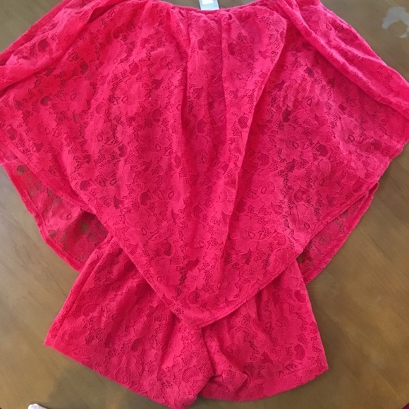 Red lace romper - Picture 4 of 8
